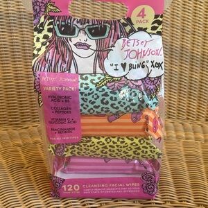 Betsey Johnson Vibrant Facial Wipes 4-Pack